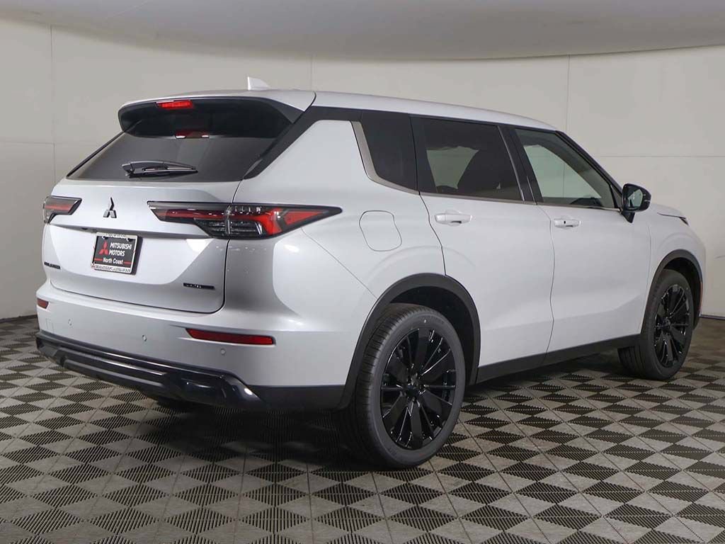 New 2026 Mitsubishi Outlander LE FWD image 10
