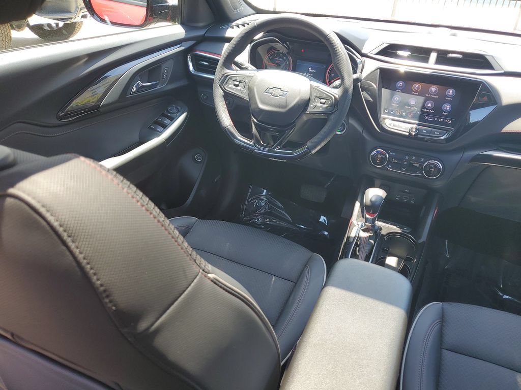 Used 2023 Chevrolet TrailBlazer RS w/ Sun and Liftgate Package FWD image 13