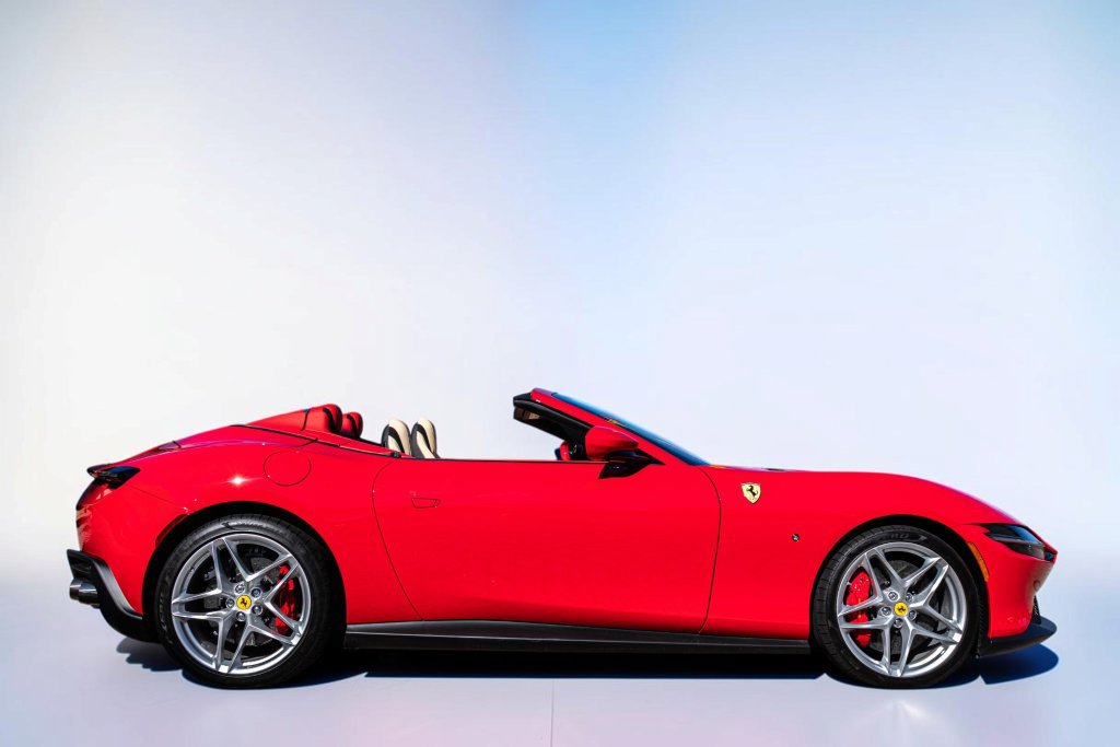 Certified 2025 Ferrari Roma Spider RWD image 3