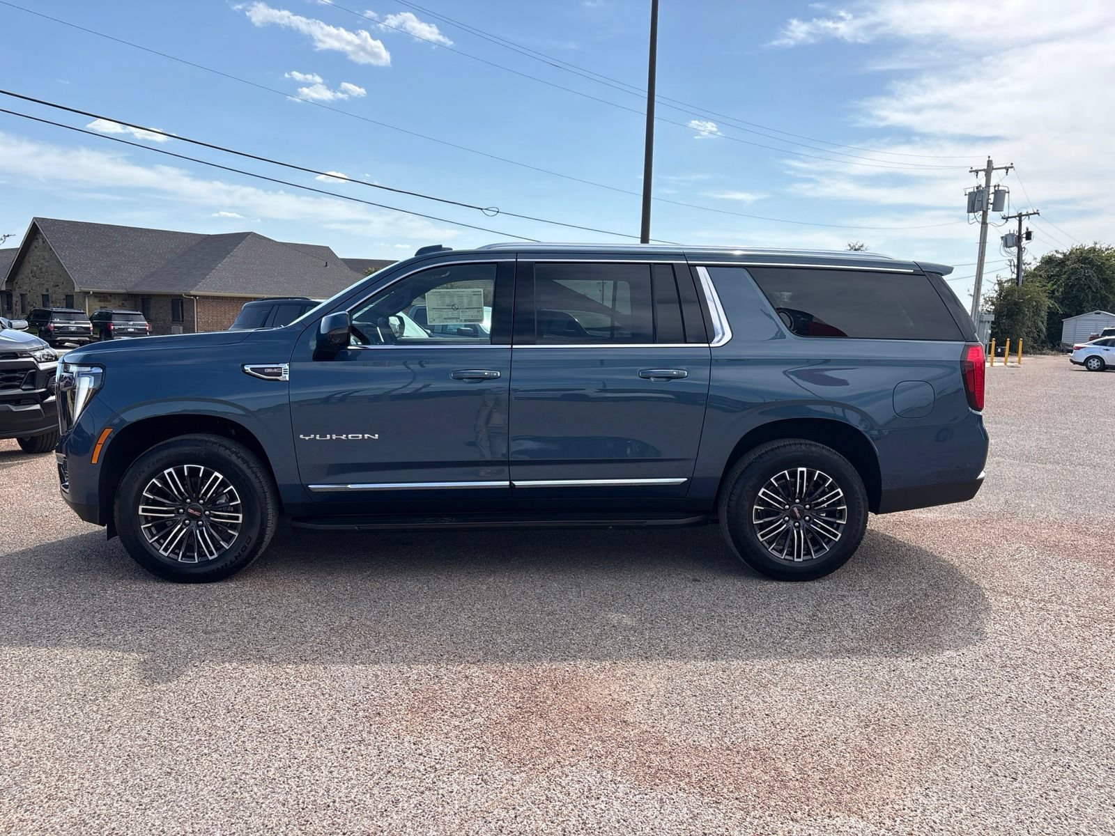New 2026 GMC Yukon XL Elevation w/ LPO, Floor Liner Package AWD/4WD video 2