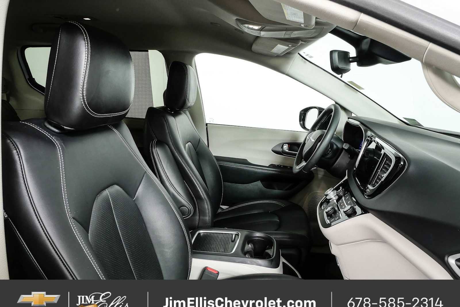 Used 2024 Chrysler Pacifica Touring-L FWD image 20