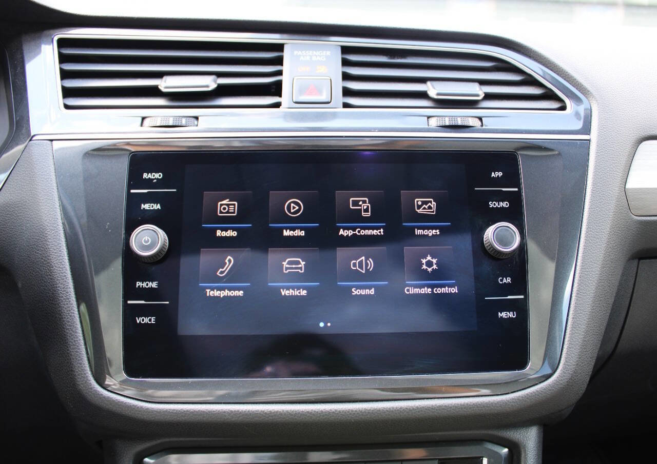 Used 2018 Volkswagen Tiguan SE AWD/4WD image 16