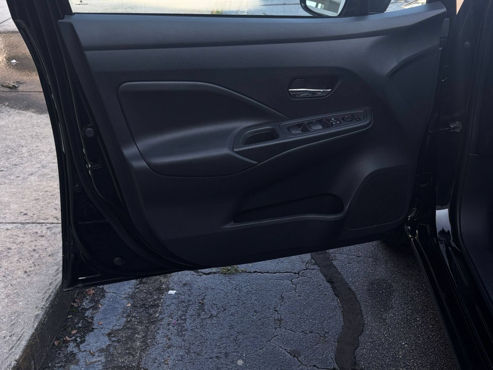 Used 2025 Nissan Versa SV FWD image 18