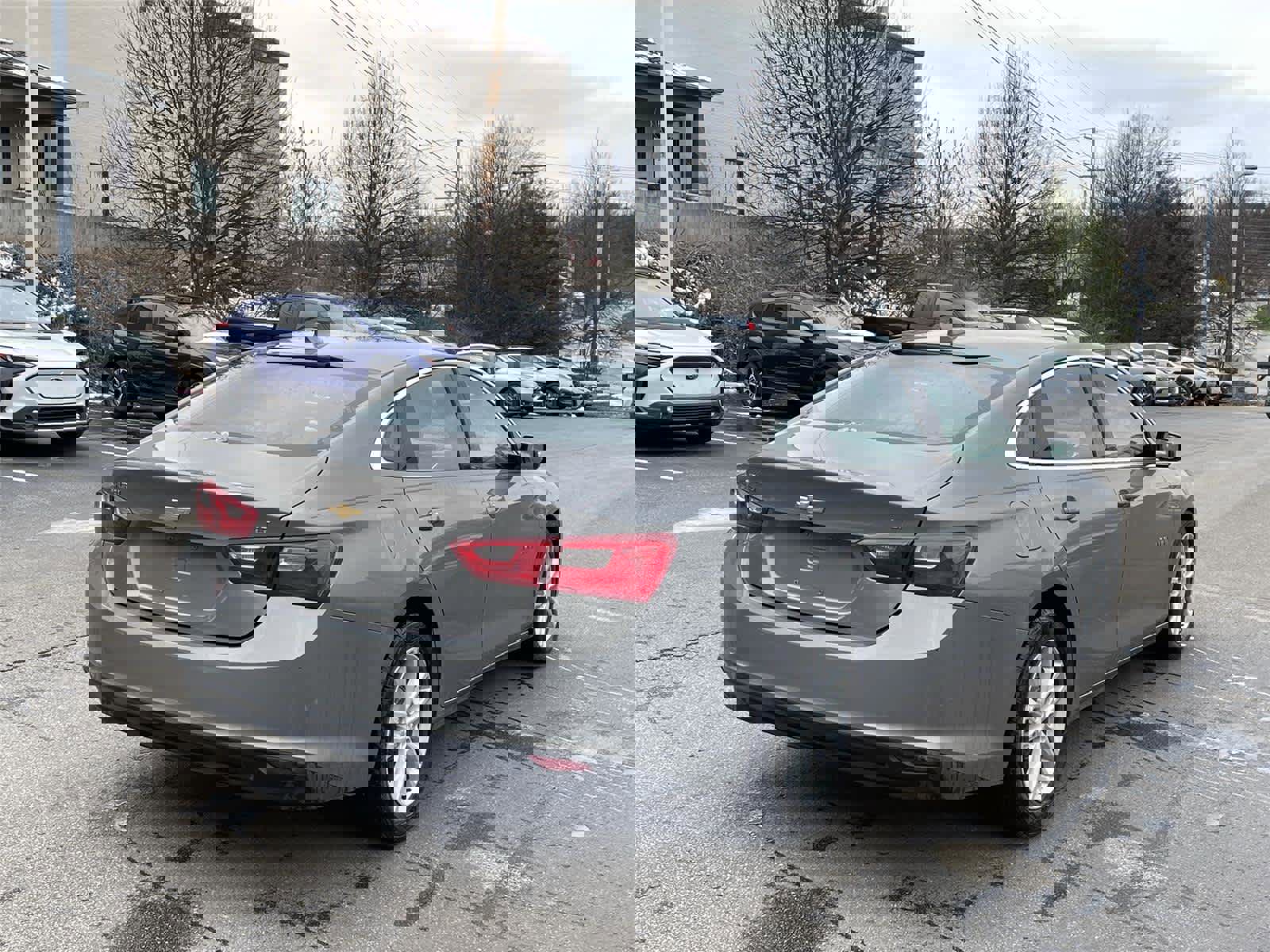 Used 2017 Chevrolet Malibu LT image 5