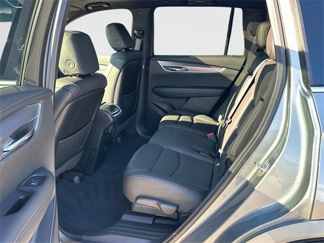 Used 2025 Cadillac XT6 Luxury image 17