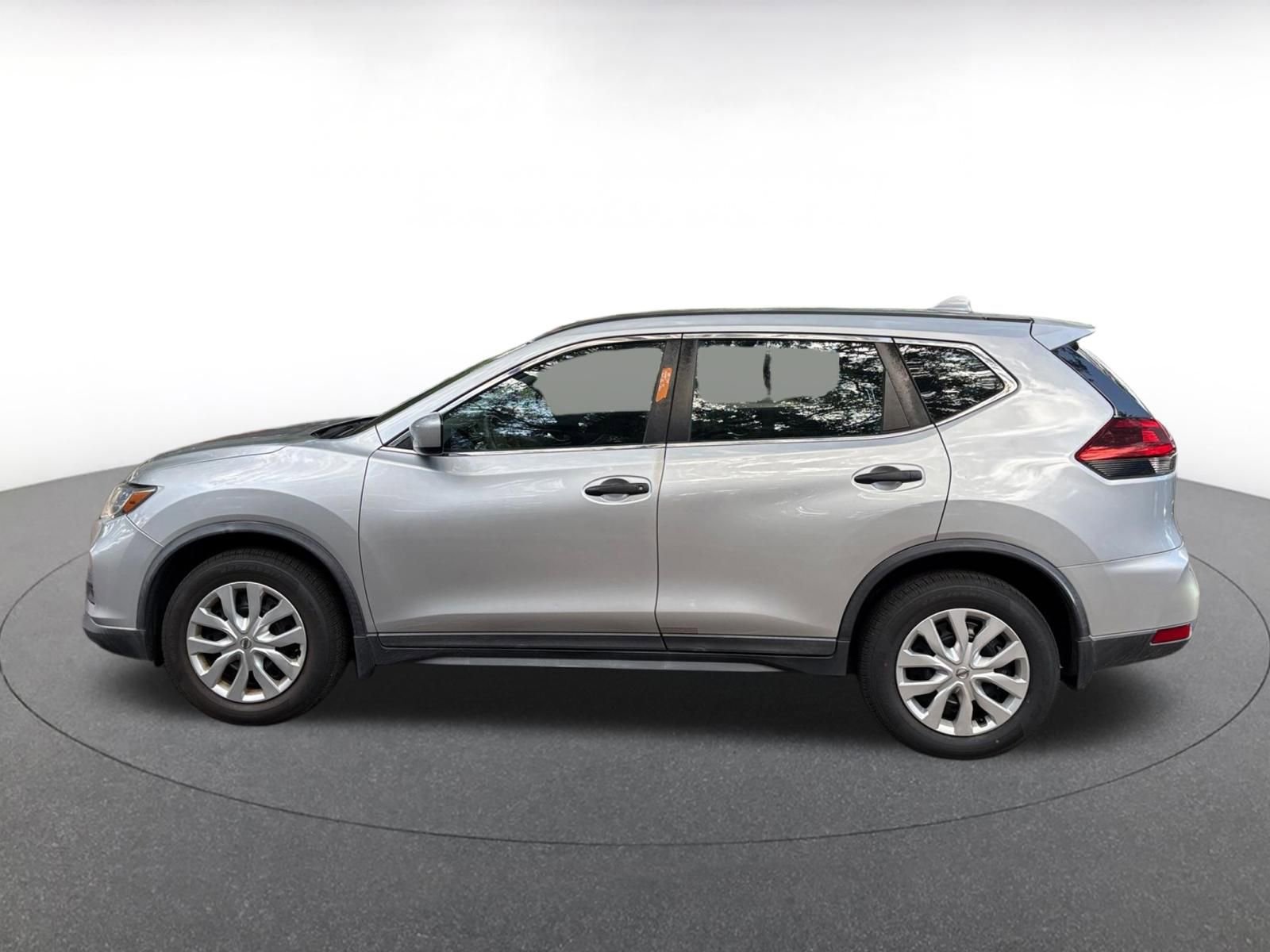 Used 2018 Nissan Rogue S AWD/4WD image 4