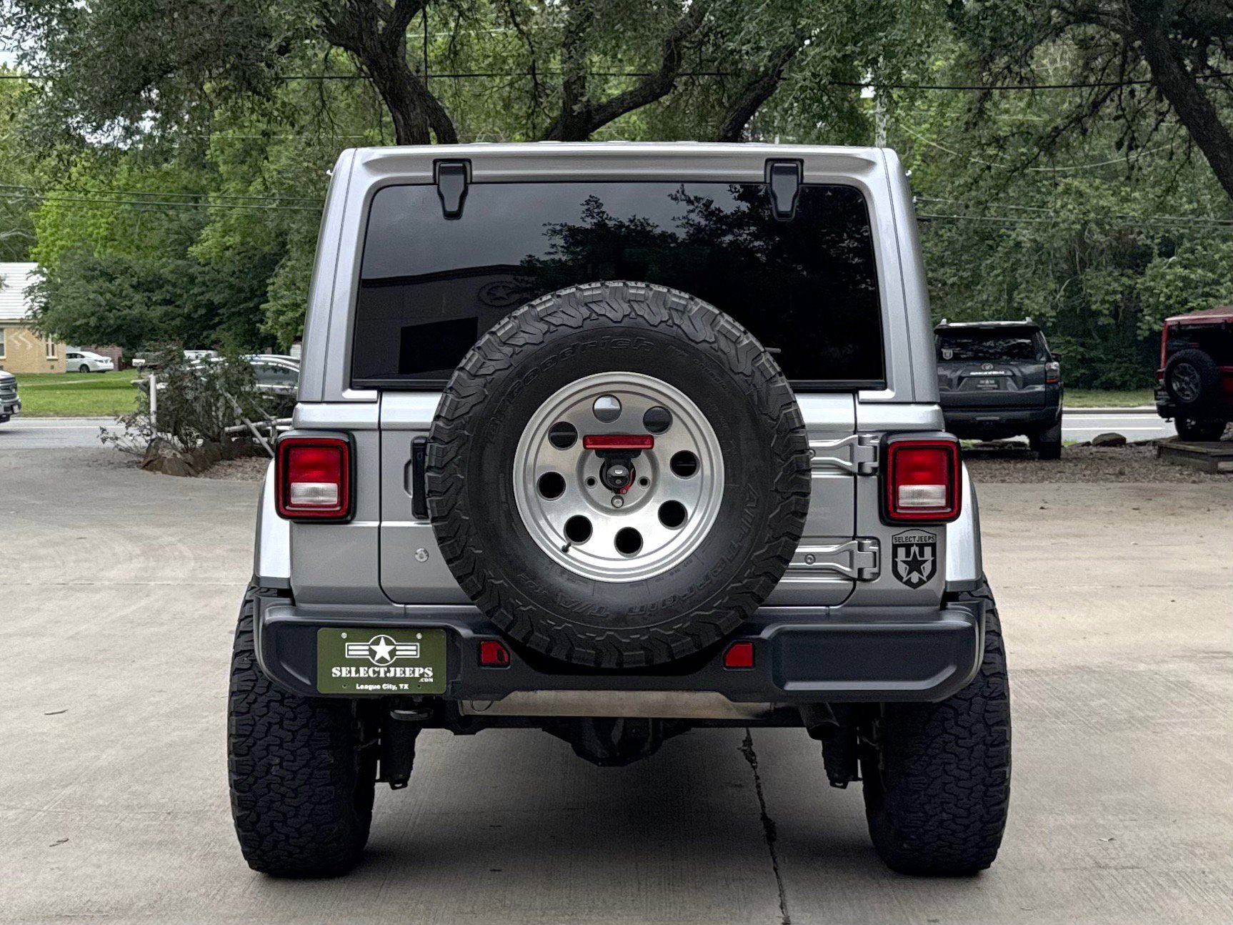 Used 2018 Jeep Wrangler Unlimited Sahara AWD/4WD image 7
