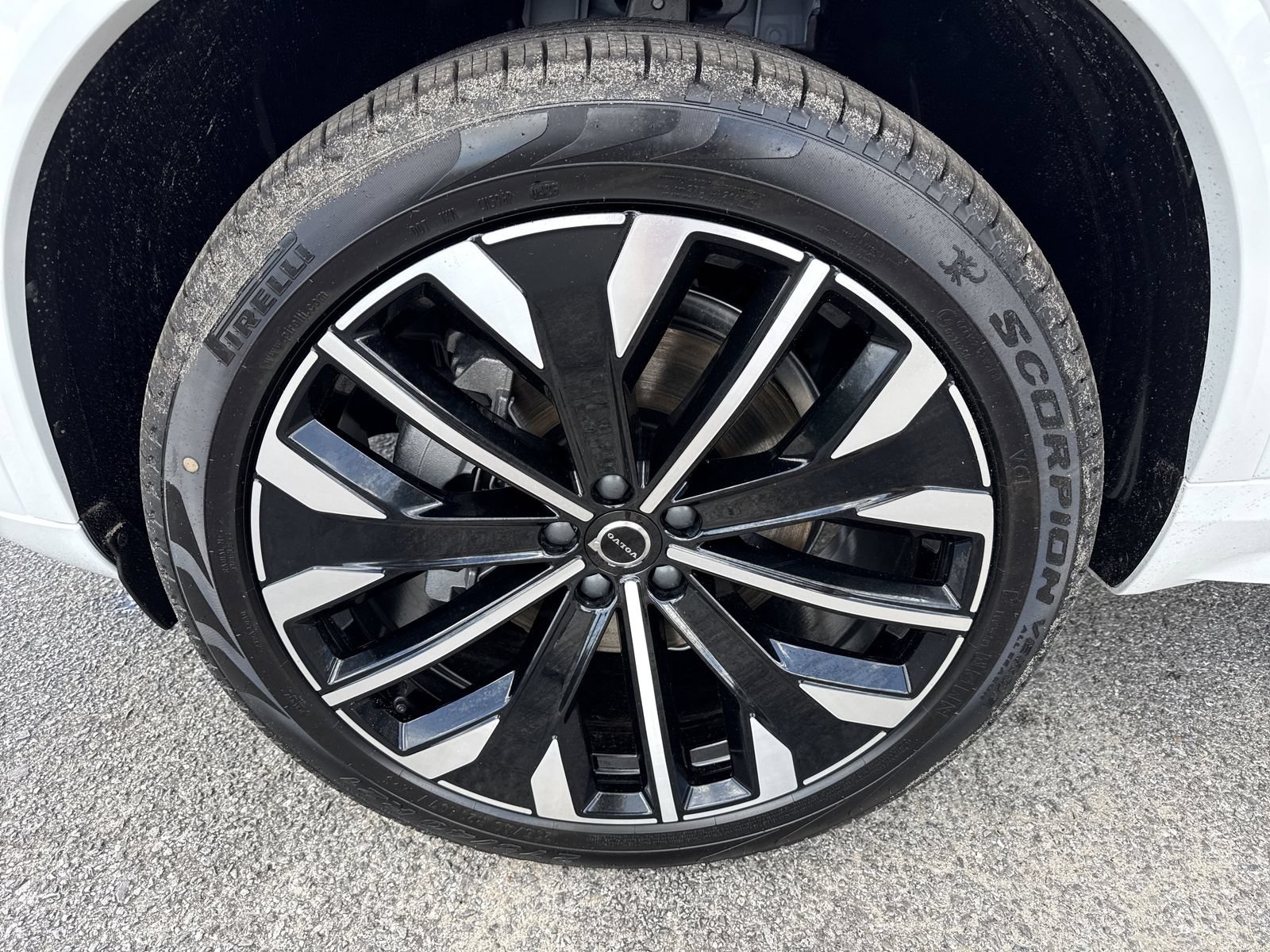 New 2026 Volvo XC90 B5 Ultra w/ Protection Package Premier AWD/4WD image 9