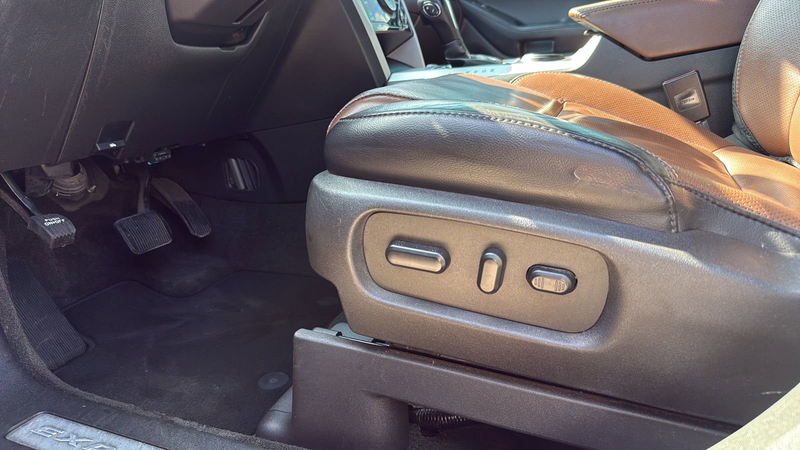 Used 2015 Ford Explorer Limited w/ Equipment Group 302A FWD image 10