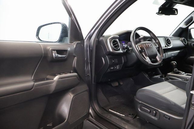 Used 2023 Toyota Tacoma TRD Off-Road image 9