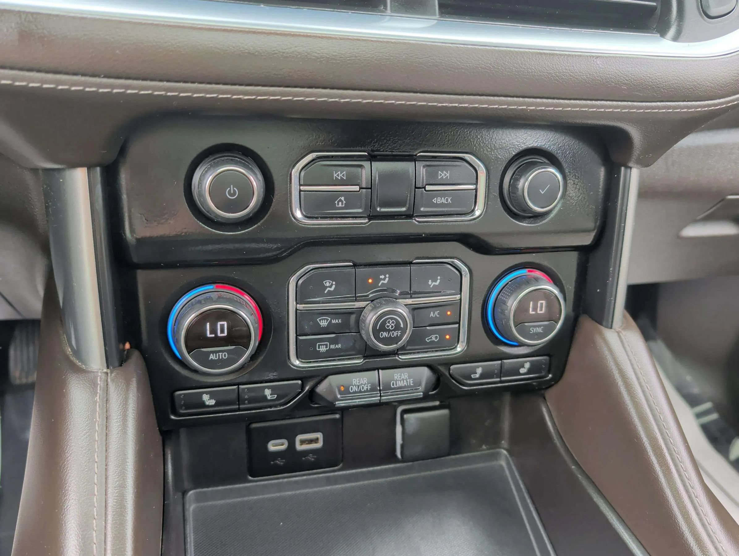 Used 2021 Chevrolet Suburban LT RWD image 14