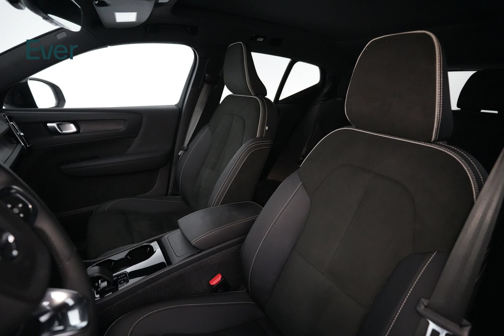 Used 2023 Volvo XC40 Recharge Plus AWD/4WD image 4