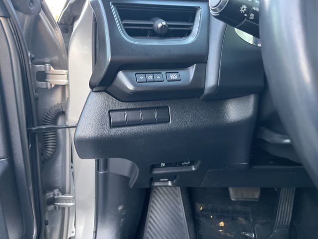 Used 2019 Lexus UX 200 w/ Premium Package image 31