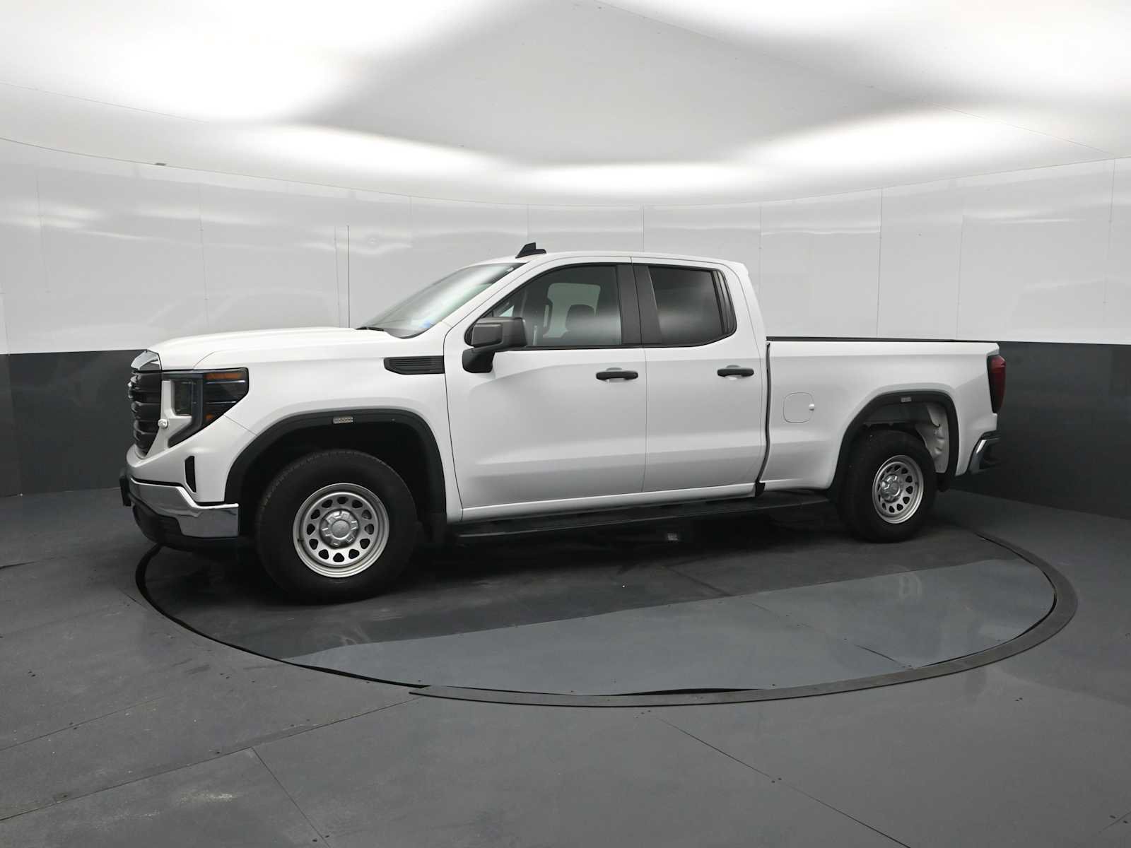 Used 2024 GMC Sierra 1500 Pro w/ Pro Value Package AWD/4WD image 4