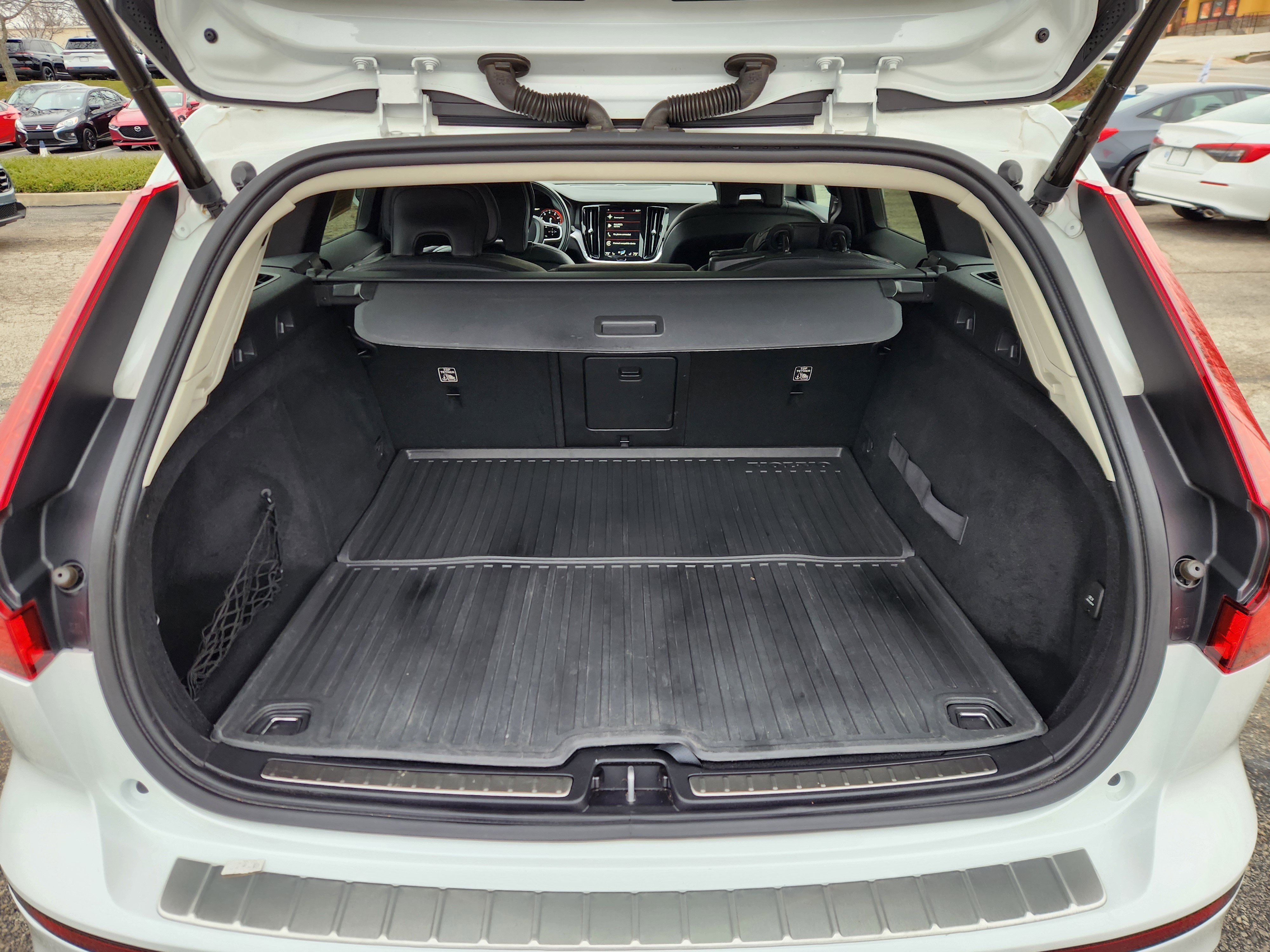 Used 2020 Volvo V60 T5 Cross Country w/ Protection Package Premier image 20