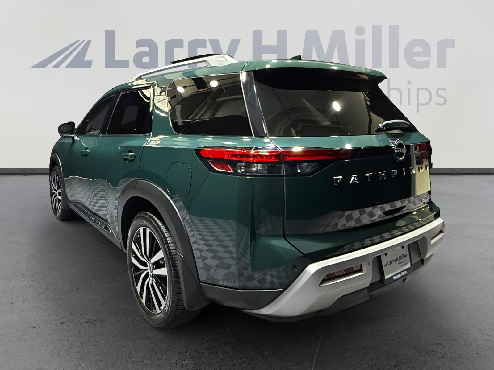 Certified 2023 Nissan Pathfinder Platinum image 3