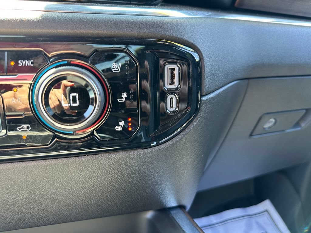 Used 2024 Chevrolet Silverado 3500 High Country AWD/4WD image 33