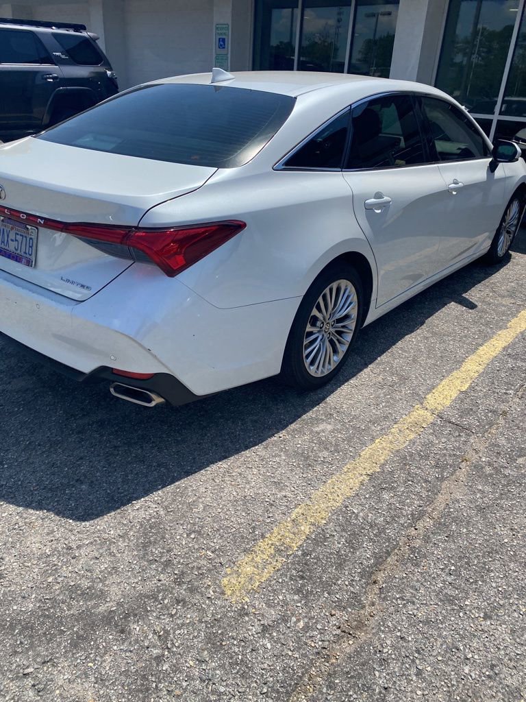 Used 2020 Toyota Avalon Limited w/ Advanced Safety Package FWD image 3