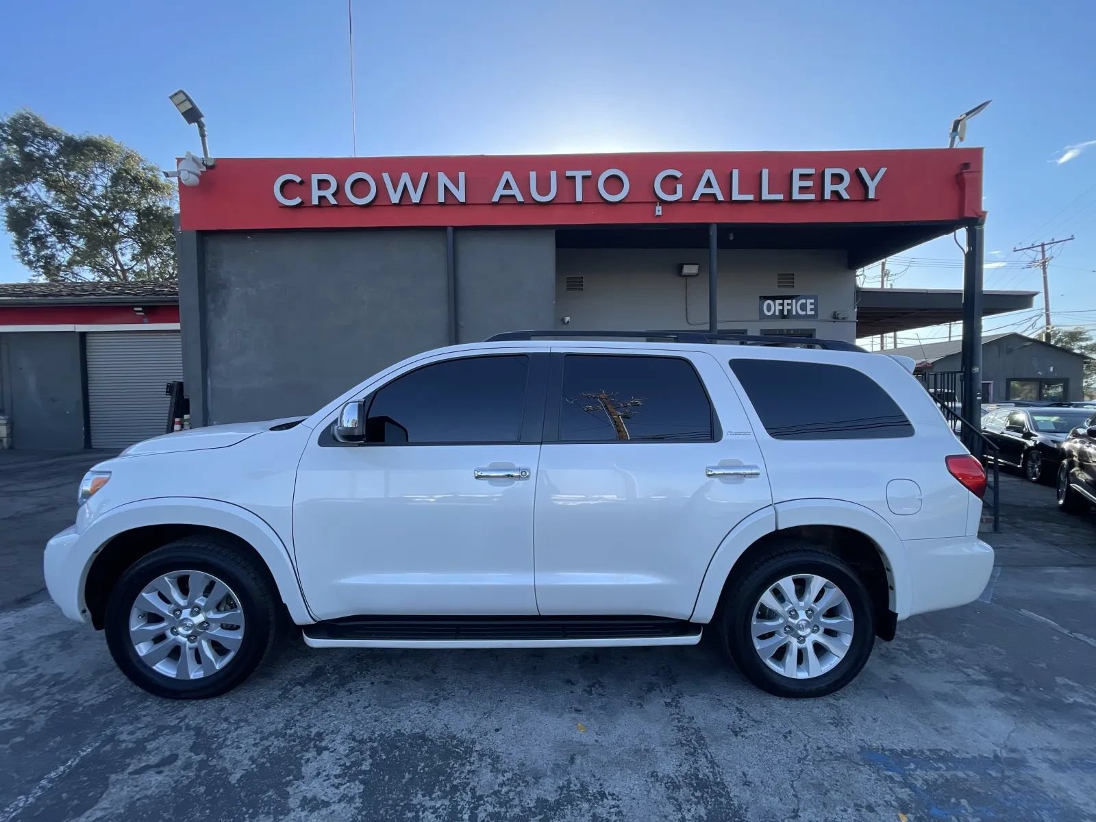 Used 2017 Toyota Sequoia Platinum RWD image 6