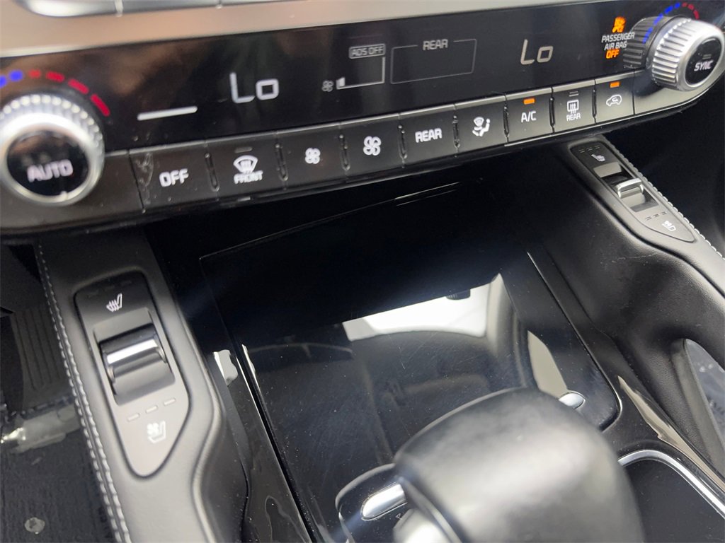 Used 2025 Kia Telluride EX w/ EX Captain's Chair Package image 70