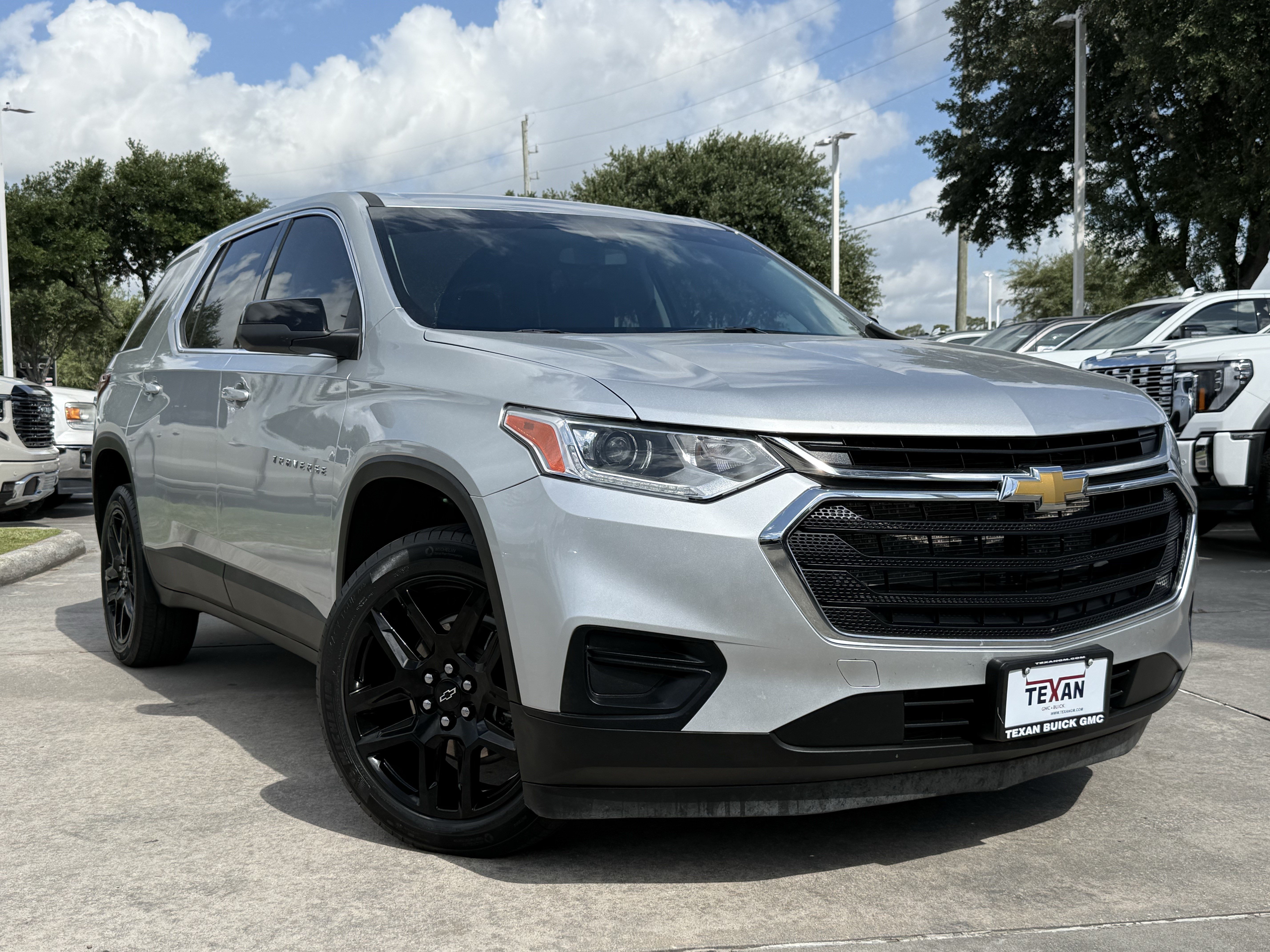 Used 2021 Chevrolet Traverse LS w/ LPO, Floor Liner Package FWD video 2