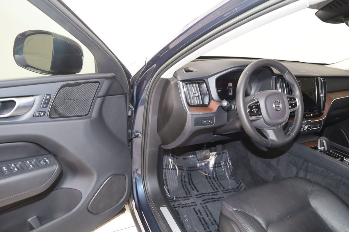 Used 2023 Volvo XC60 T8 Plus AWD/4WD image 45