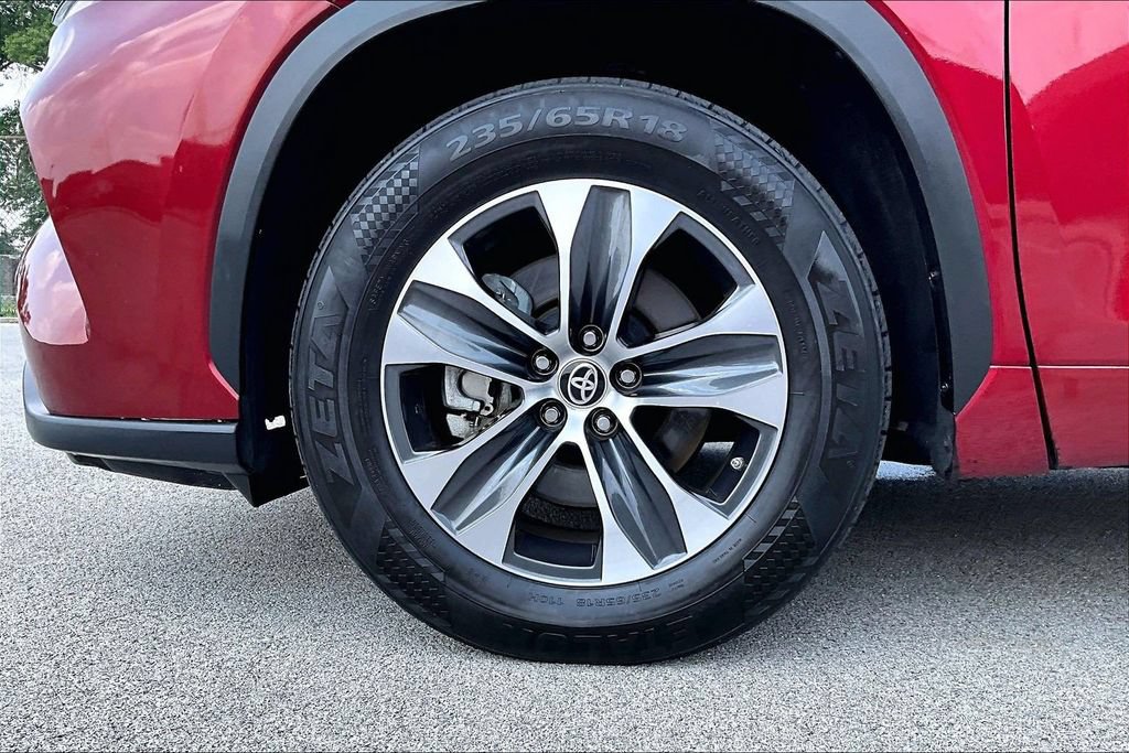 Used 2022 Toyota Highlander XLE FWD image 9
