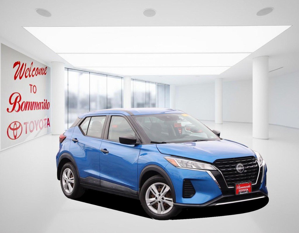 Used 2022 Nissan Kicks S FWD image 2