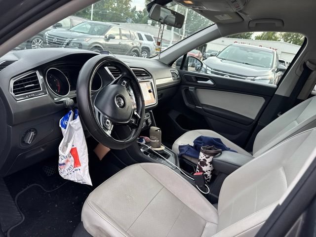 Used 2018 Volkswagen Tiguan SE w/ 18" Alloy Wheels Package FWD image 15