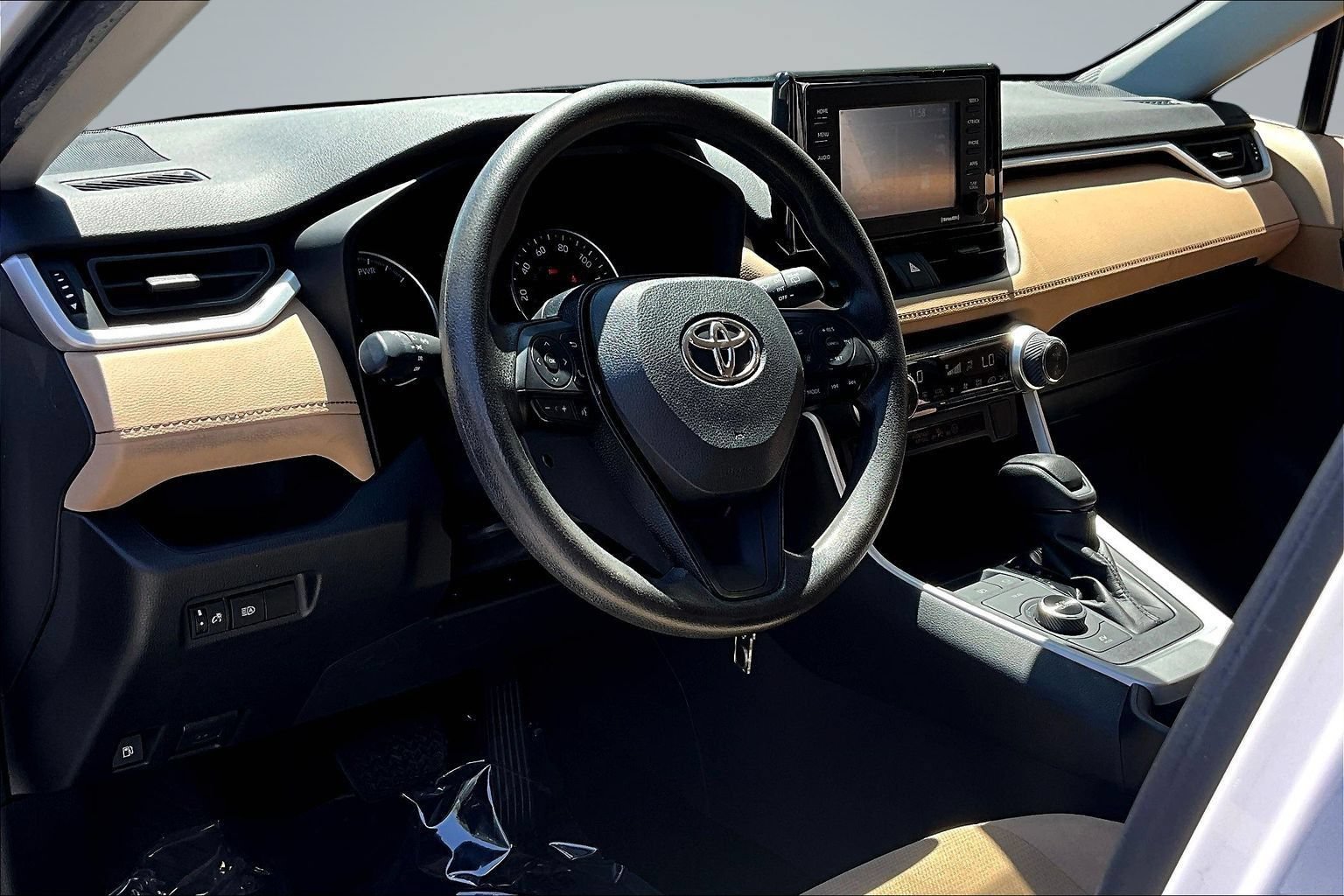 Used 2021 Toyota RAV4 LE AWD/4WD image 20