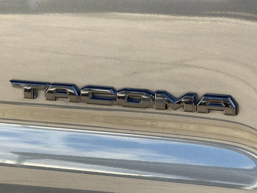 Used 2023 Toyota Tacoma SR5 w/ Technology Package AWD/4WD image 9