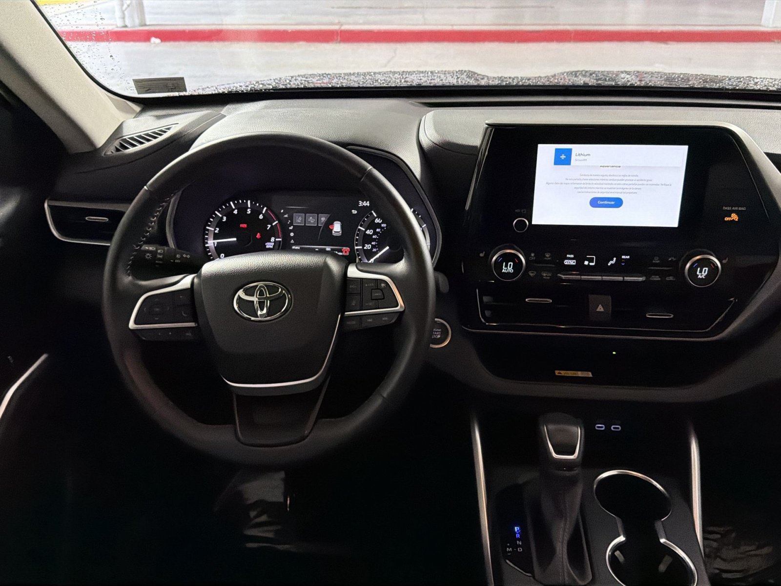 Used 2025 Toyota Highlander XLE AWD/4WD image 16