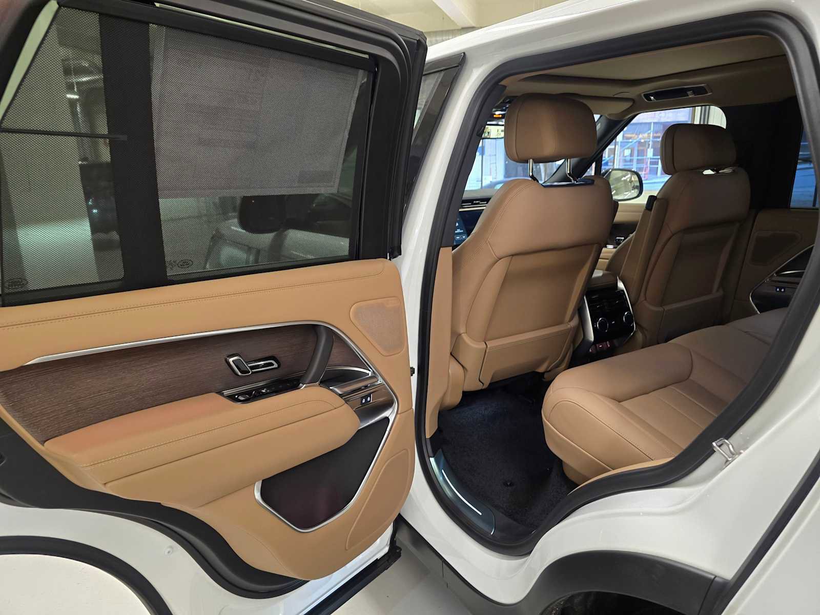 New 2026 Land Rover Range Rover SE image 17