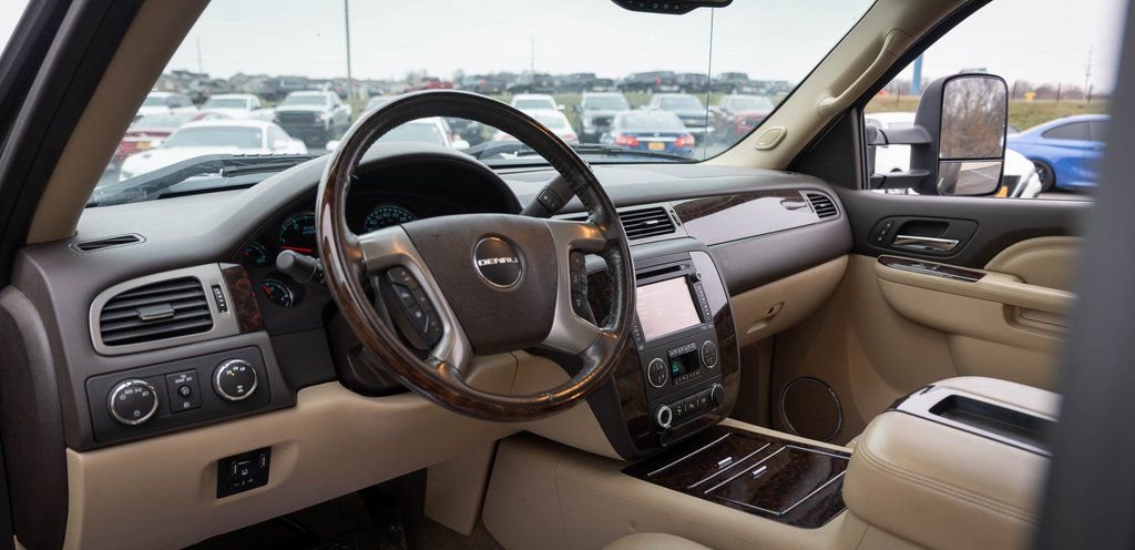 Used 2013 GMC Sierra 3500 Denali image 2