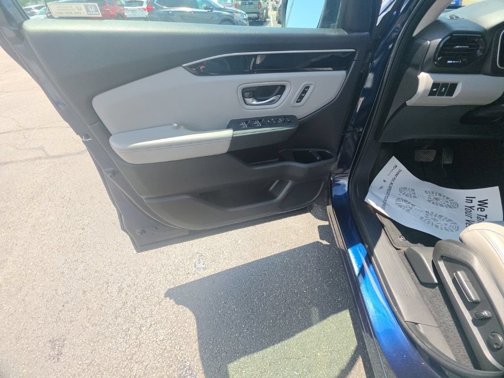 Certified 2023 Honda Pilot Touring image 13