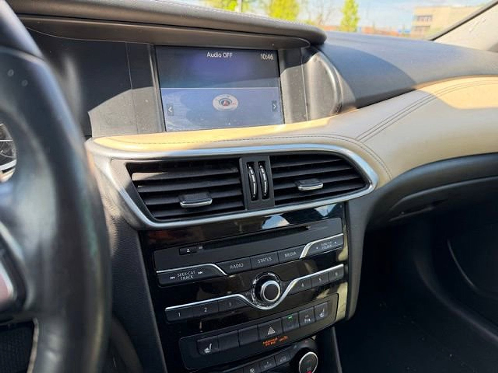 Used 2018 INFINITI QX30 Premium w/ Navigation Package AWD/4WD image 16