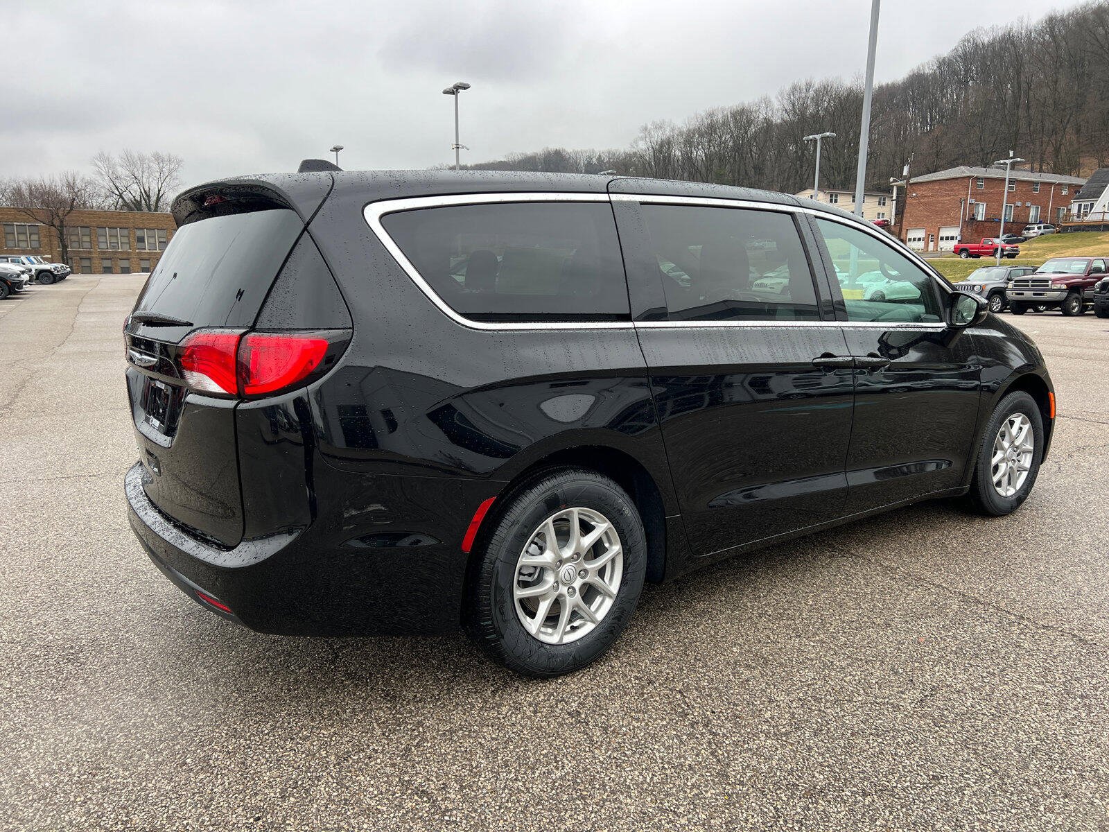 New 2026 Chrysler Voyager LX image 9