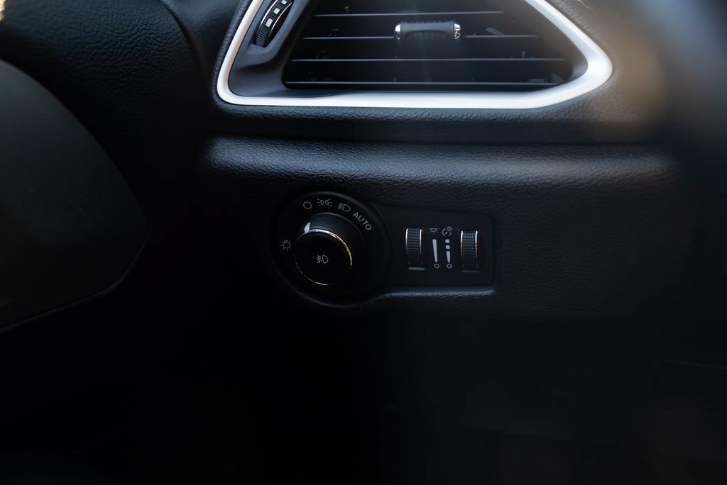 Used 2021 Chrysler Pacifica Touring w/ S Appearance Package FWD image 13