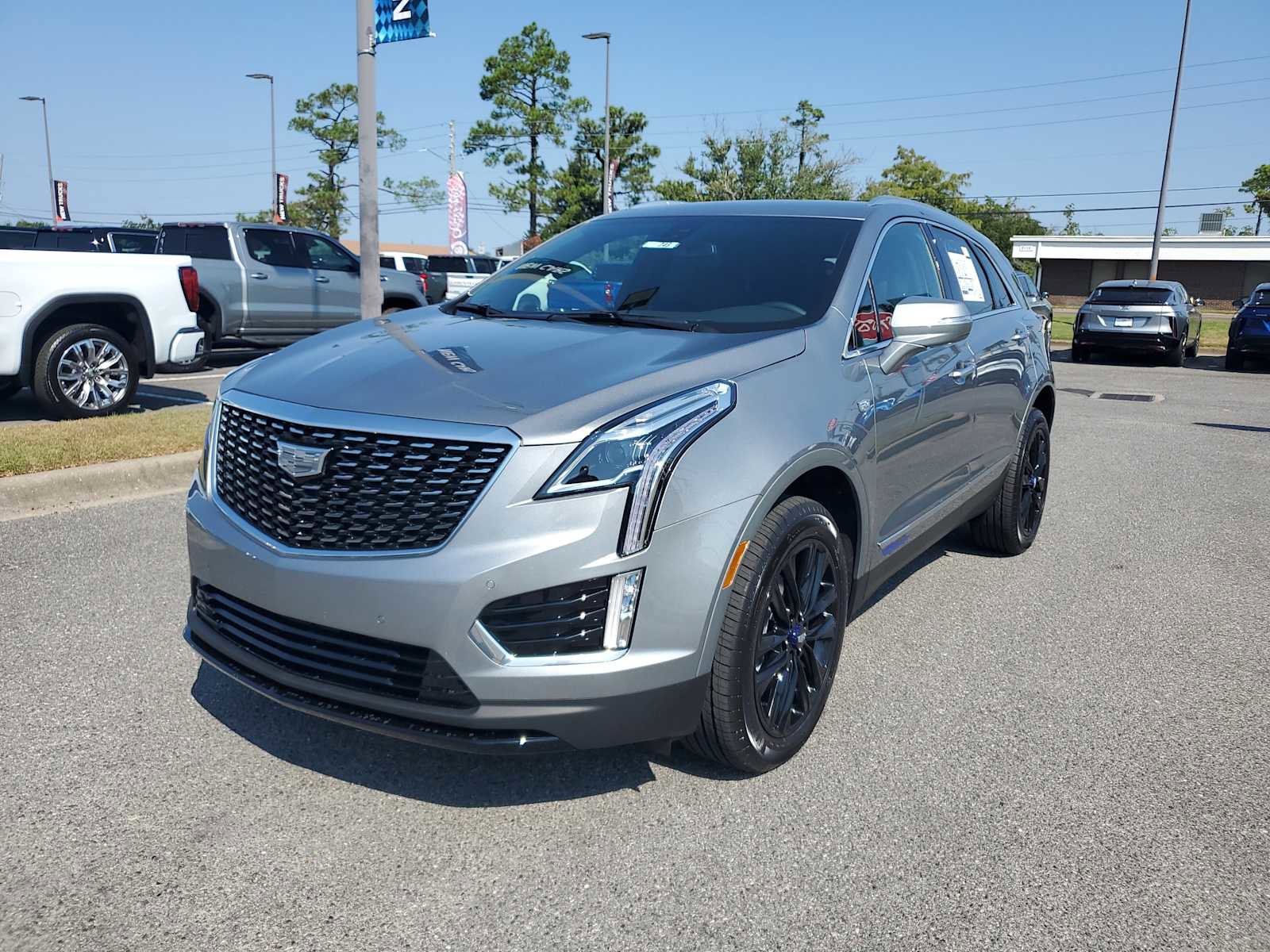 New 2025 Cadillac XT5 Luxury w/ LPO, Blue Accent Package