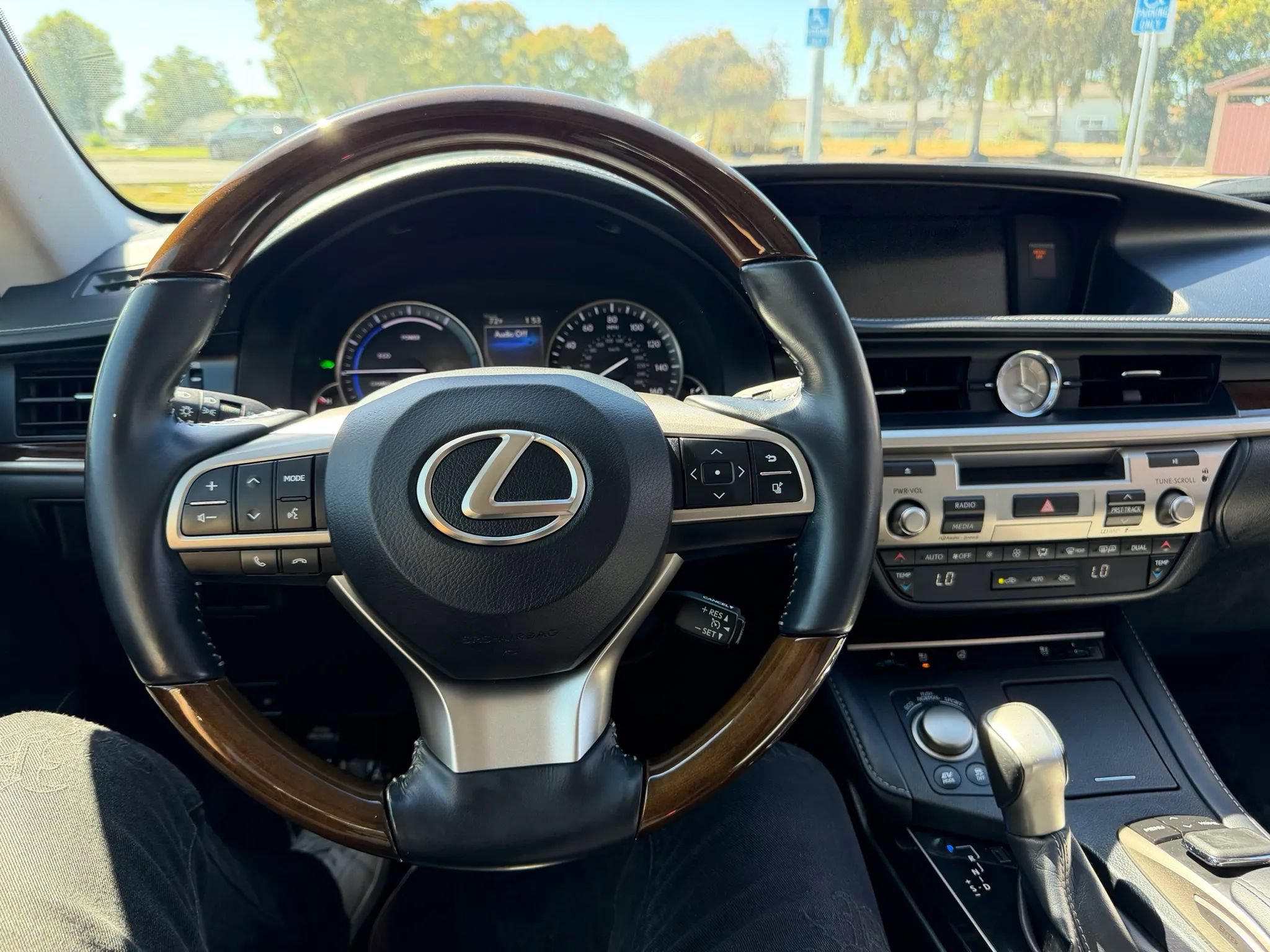 Used 2016 Lexus ES 300h w/ Navigation System Package FWD image 8