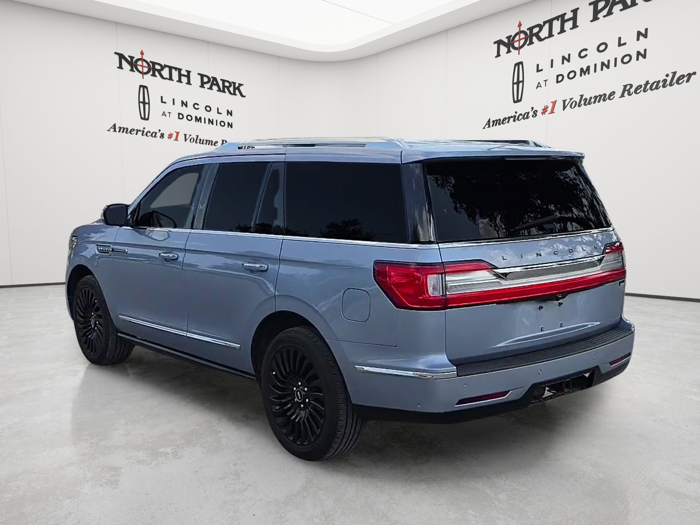 Used 2020 Lincoln Navigator Black Label w/ Cargo Convenience Package AWD/4WD image 3