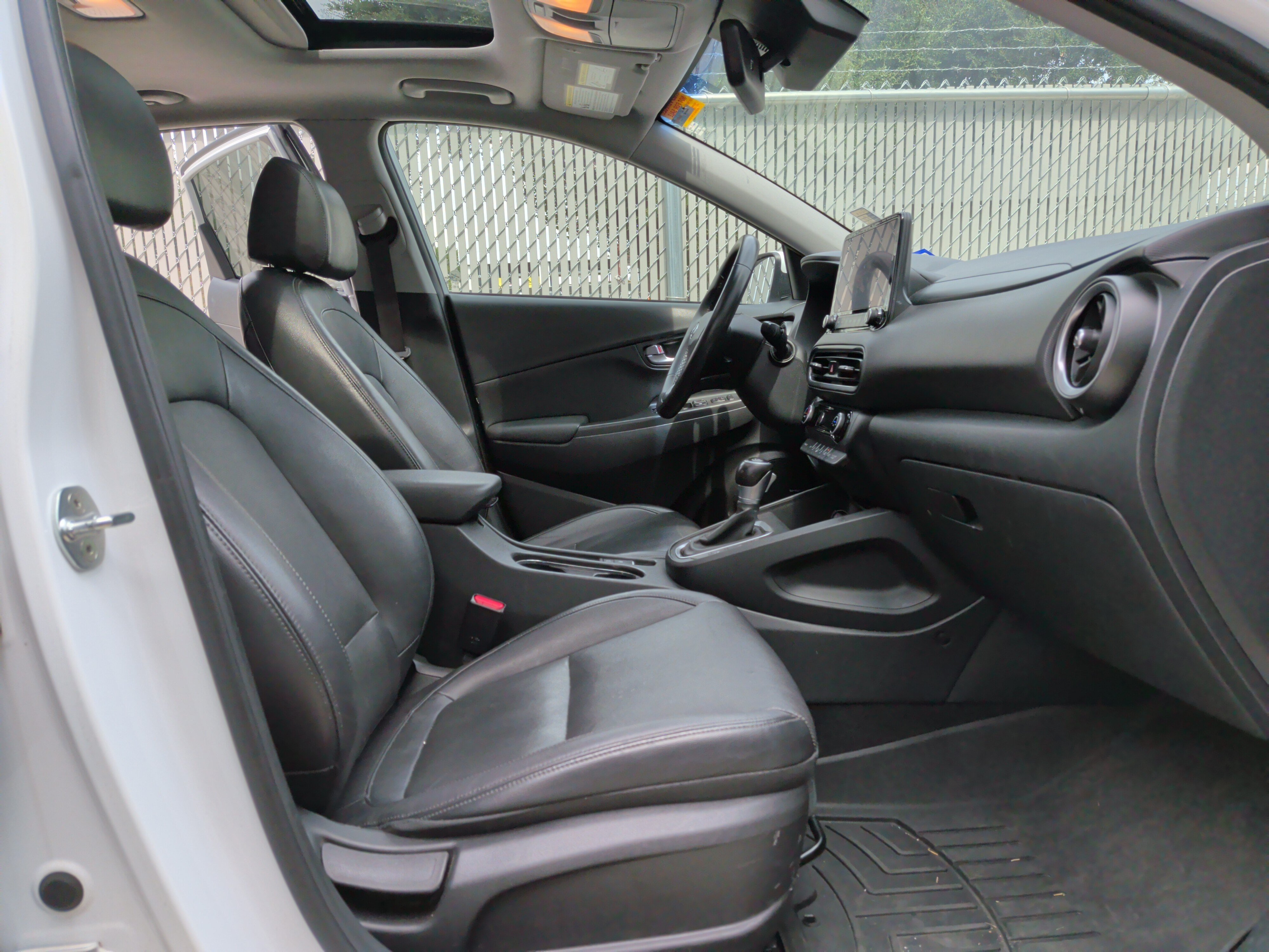 Used 2022 Hyundai Kona Limited FWD image 31