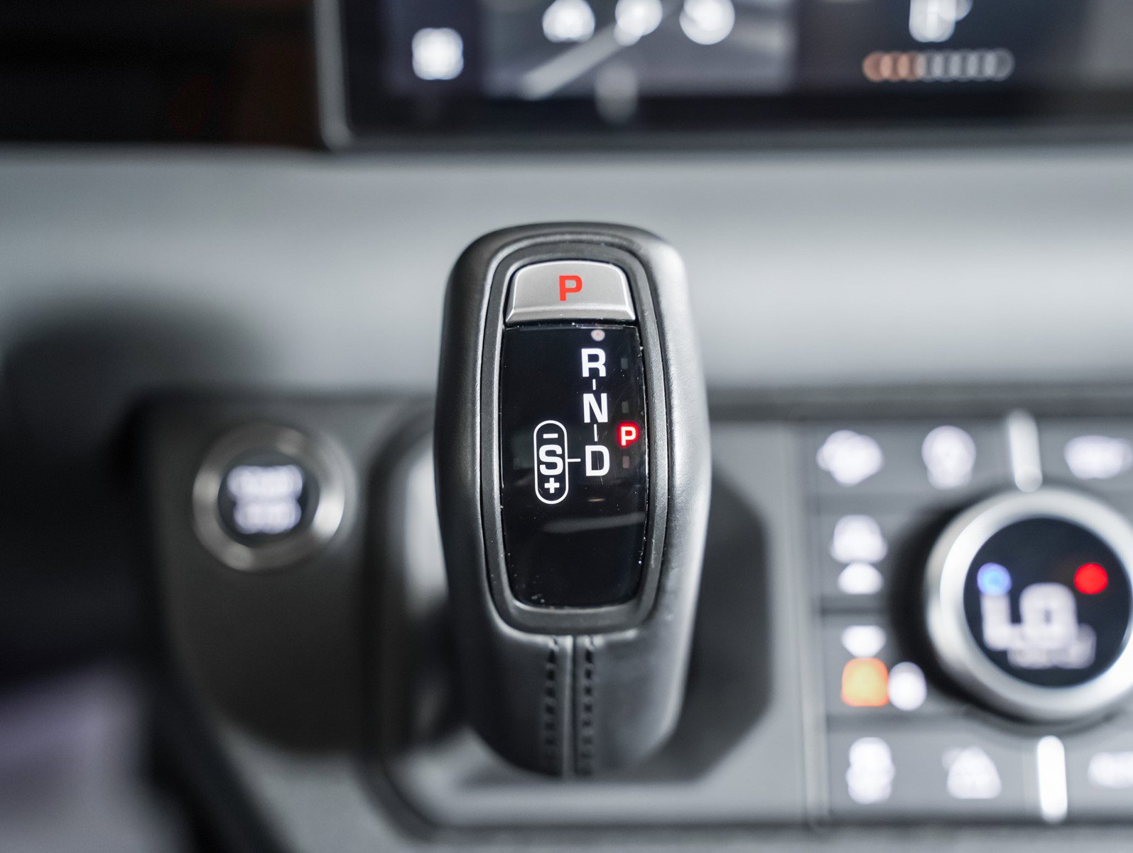 Used 2023 Land Rover Defender 110 X-Dynamic SE image 16