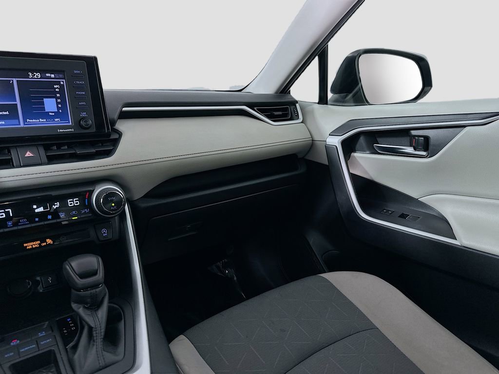 Used 2022 Toyota RAV4 XLE image 24