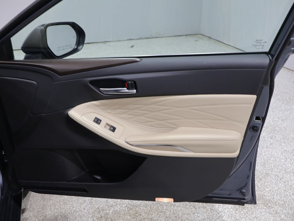 Used 2020 Toyota Avalon Limited w/ All Weather Liner Package FWD image 23