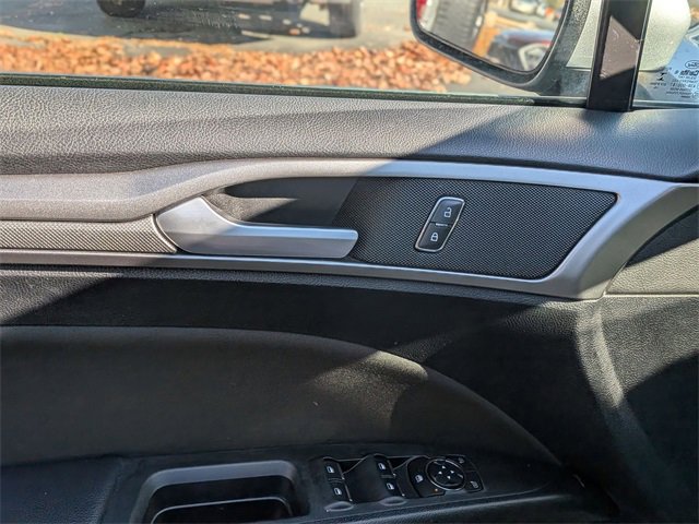 Used 2019 Ford Fusion SE image 13