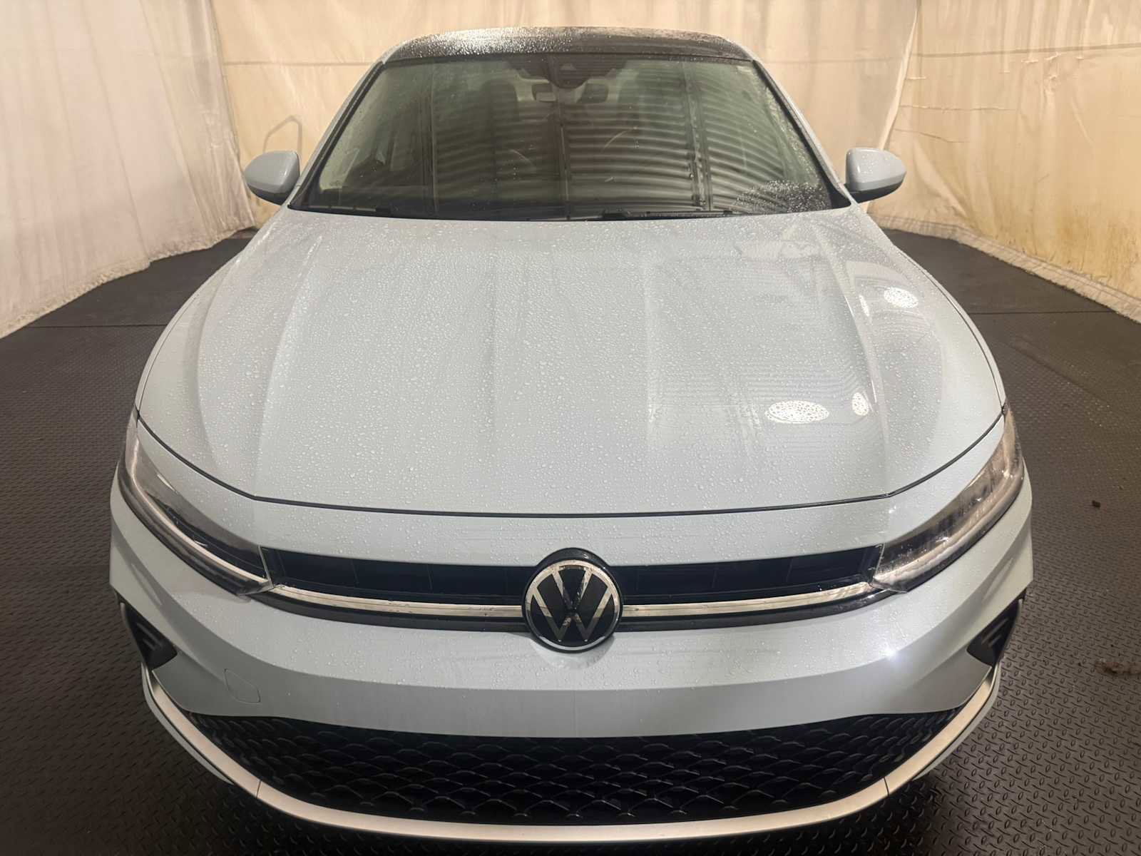 Certified 2025 Volkswagen Jetta SE w/ Sunroof Package image 3