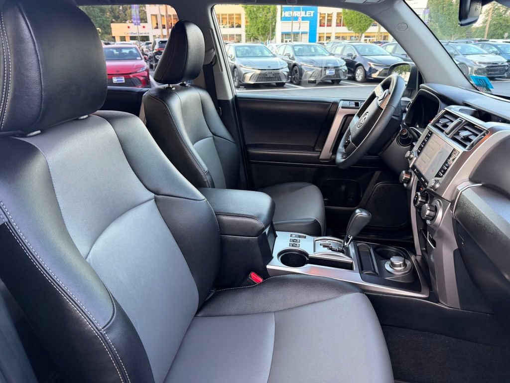 Used 2021 Toyota 4Runner SR5 Premium w/ Moonroof Package AWD/4WD image 9