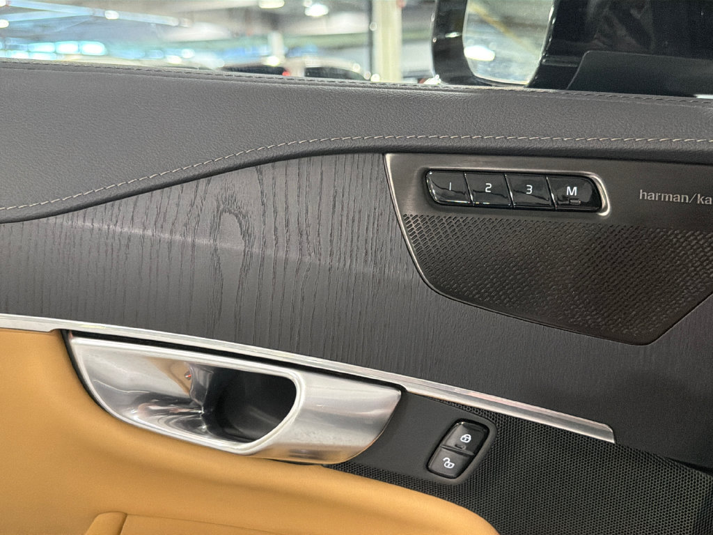 Certified 2023 Volvo XC90 B6 Ultimate w/ Protection Package Premier AWD/4WD image 21