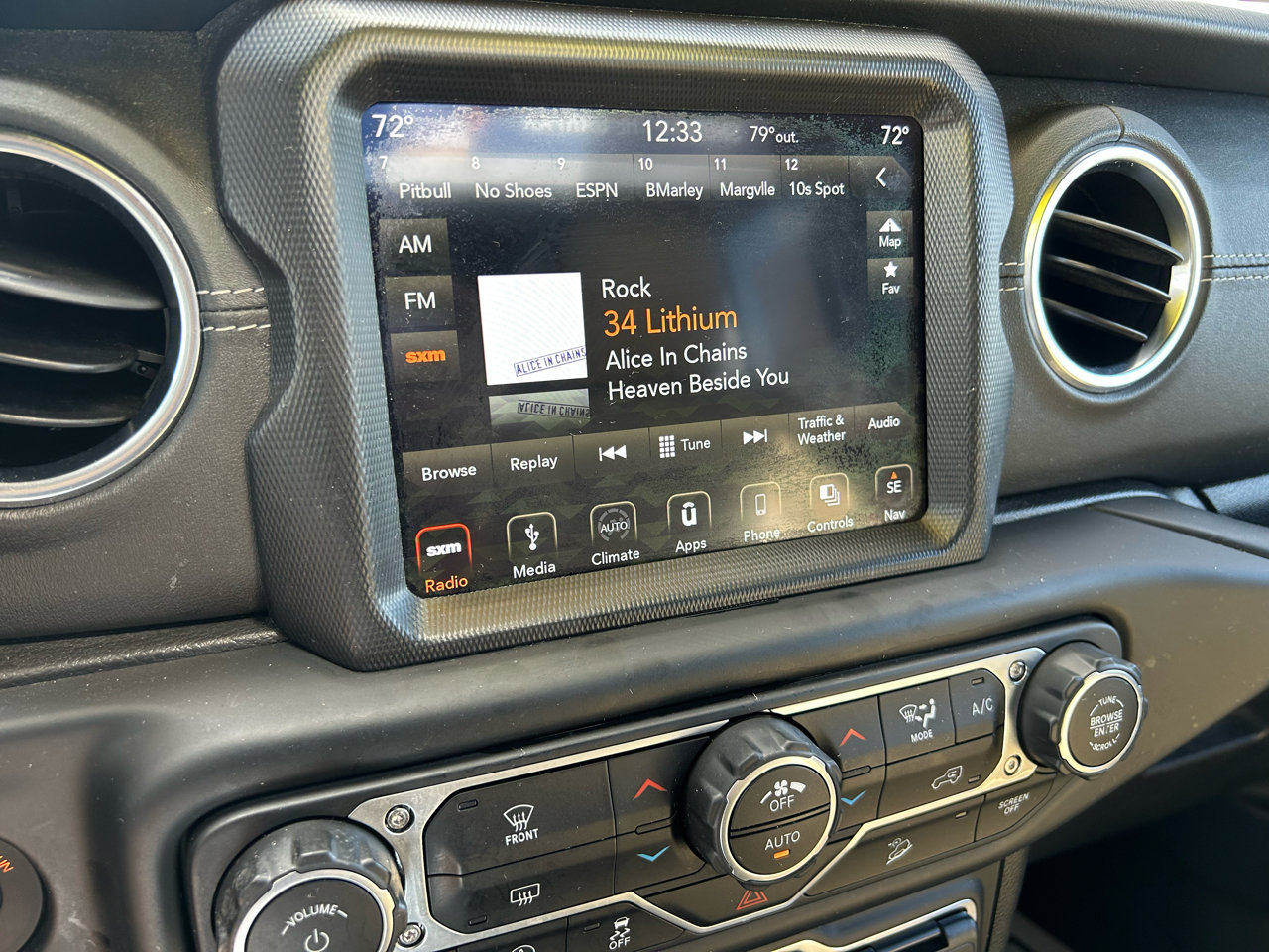 Used 2019 Jeep Wrangler Unlimited Sahara image 19